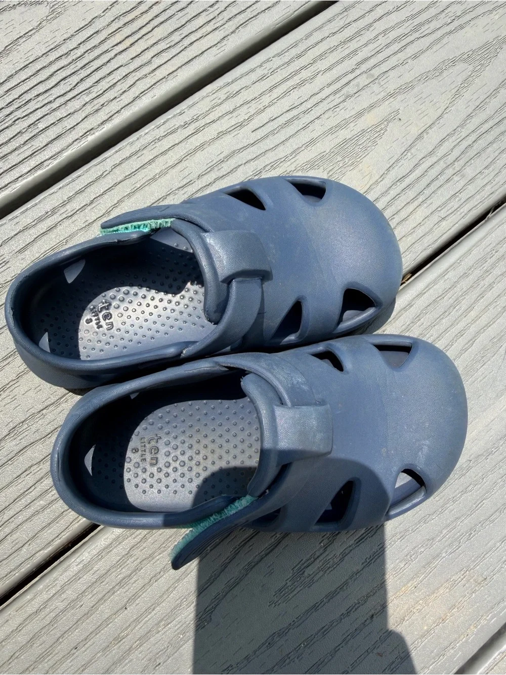 Ten little splash sandals size 8